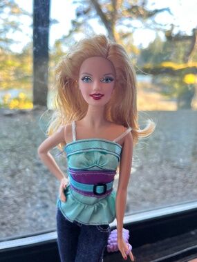 Barbie Doll 2014 Holiday Barbie